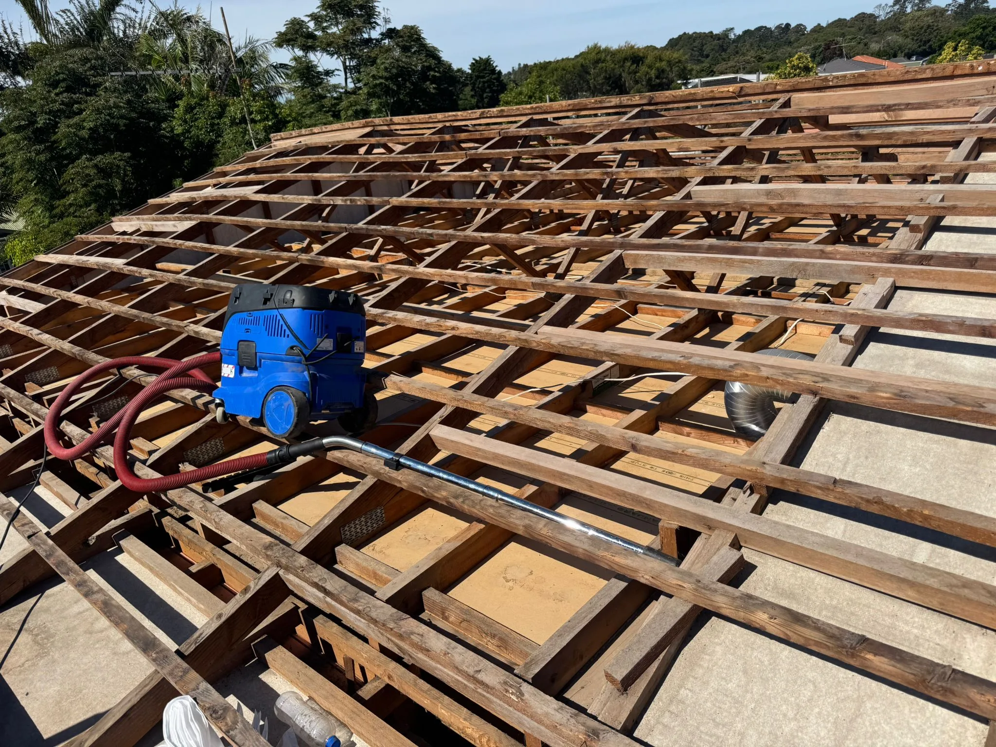 During — H-class vacuum decontamination — Ellerslie decramastic roof asbestos removal